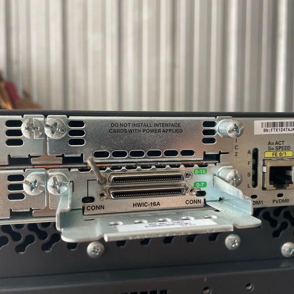 CISCO 2800 Series Cisco 2811 Integrated Services Router - Picture 4 of 8